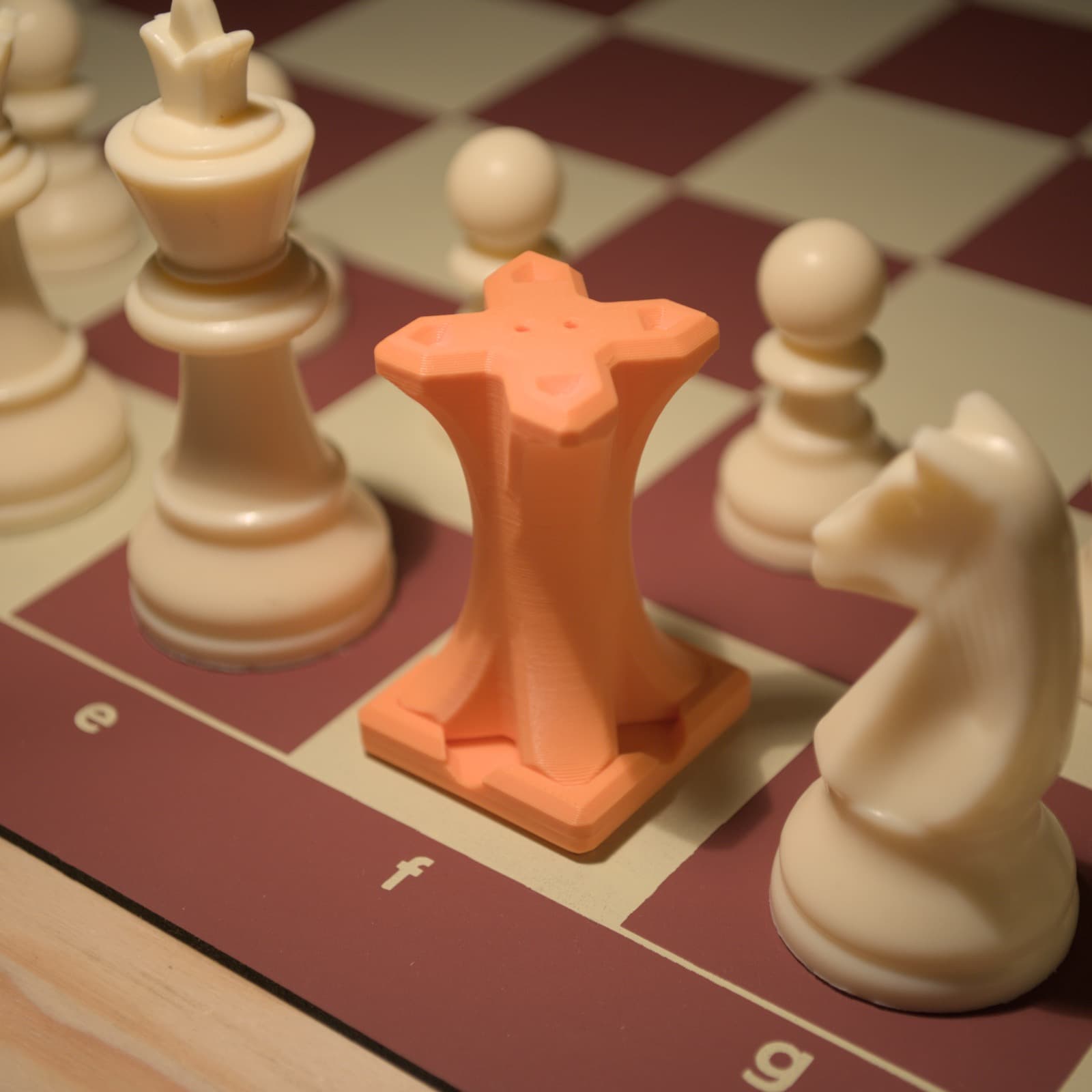 La pièce Meta sur un échiquier